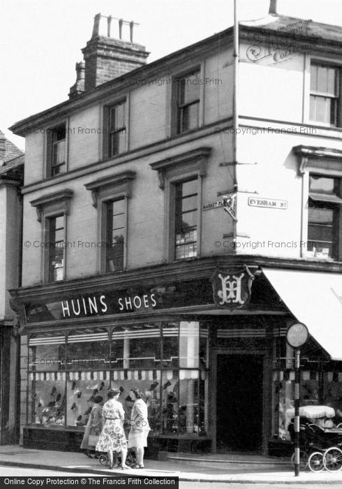 Photo of Redditch, Huins Shoe Shop c.1955