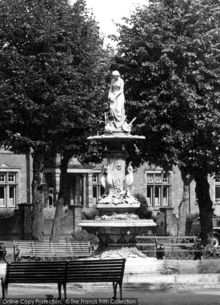 Photo of Redditch, the Fountain, Church Green c1950