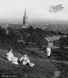 Girls On The Common 1916, Redhill