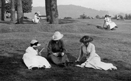 Ladies On The Common 1915, Redhill