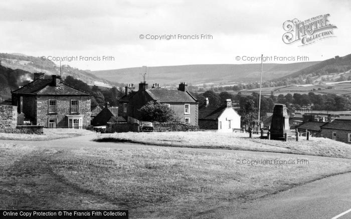 Photo of Reeth, Green And Memorial c.1965