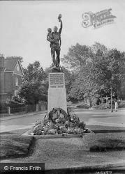 And Redhill War Memorial 1924, Reigate