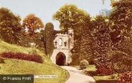 Castle Gateway 1886, Reigate