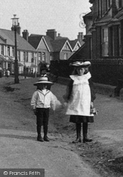 Children In Cornfield Road 1906, Reigate