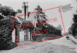 Hill 1906, Reigate