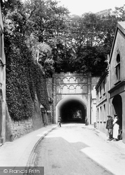 The Tunnel 1911, Reigate