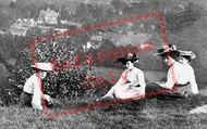 Well-Dressed Ladies 1906, Reigate