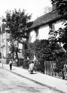 Woman And Children 1910, Reigate