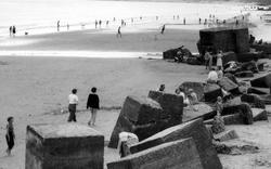 People On The Beach c.1965, Reighton