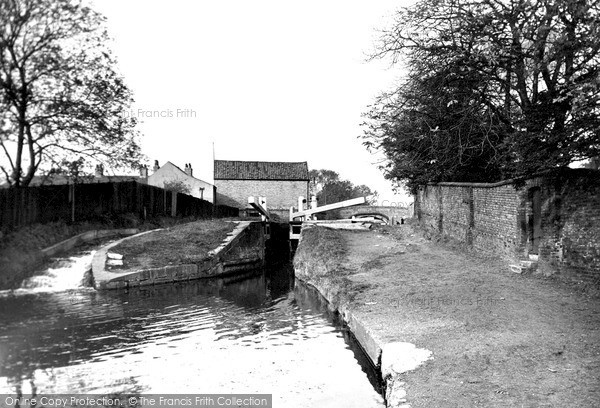 Photo of Retford, Chesterfield Canal c.1955