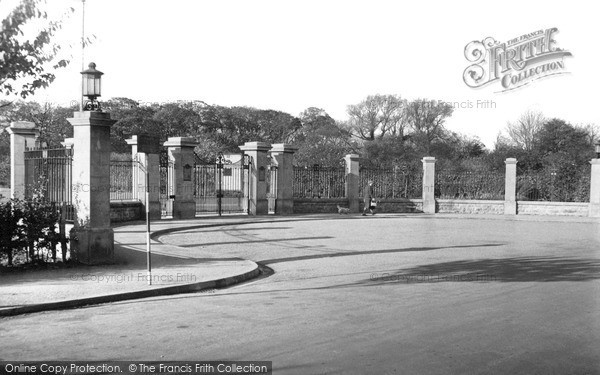 Photo of Retford, Coronation Park Gates c.1955