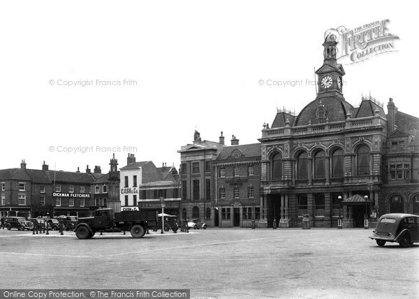 Photo of Retford, Market Square 1947