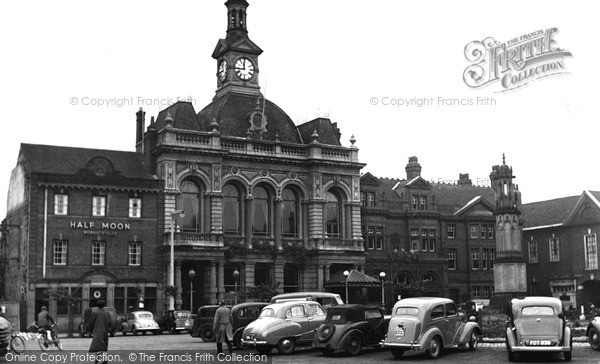 Photo of Retford, Town Hall And Memorial 1954