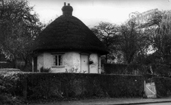 Rhos, A Pretty Cottage c.1955, Rhôs