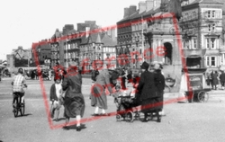 People By  The Fountain c.1935, Rhyl