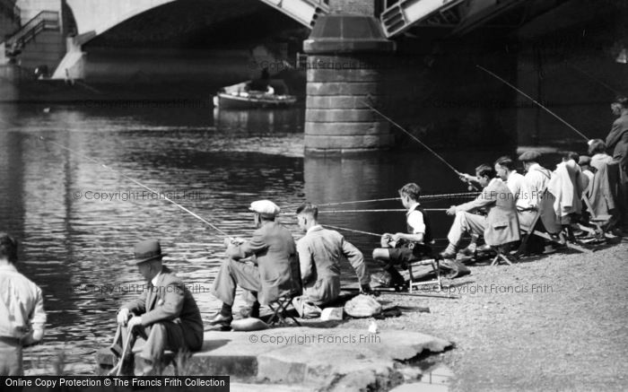 Richmond, Fishing On The River Thames 1947