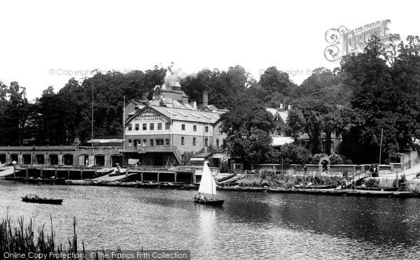 Photo of Richmond, Messum's Boatyard 1899
