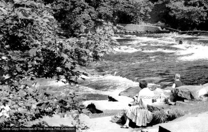 Photo of Richmond, Mother And A Child, The Falls c.1960
