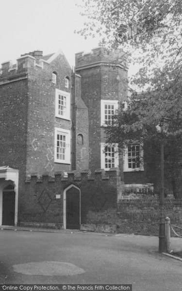 Photo of Richmond, Old Palace Yard c.1965