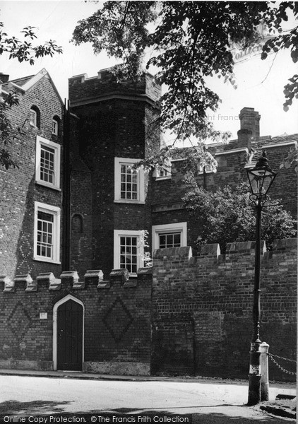 Photo of Richmond, Richmond Palace 1947