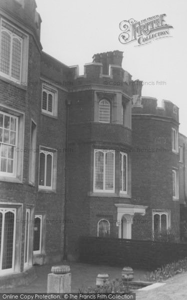Photo of Richmond, The Old Palace Yard c.1965