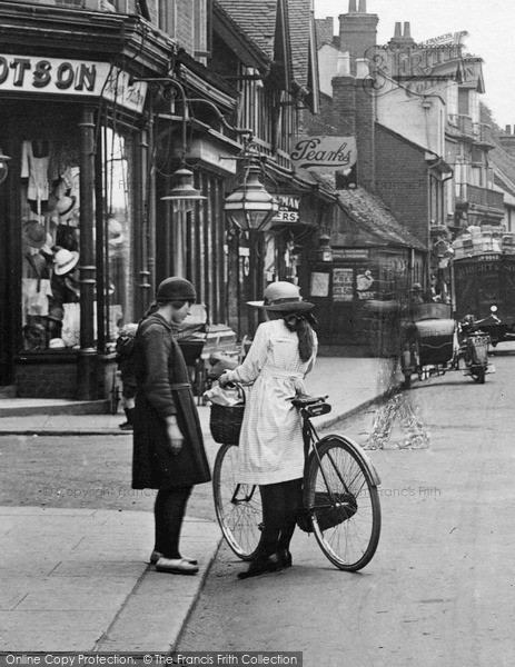 Photo of Rickmansworth, Girls In The High Street 1921