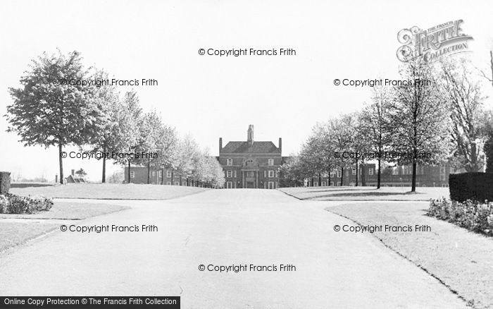 Photo of Rickmansworth, Royal Masonic School Entrance c.1950