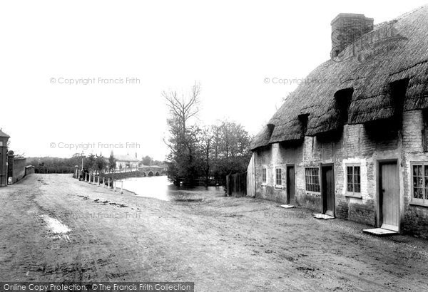 Photo of Ringwood, 2nd Bridge And Fish Inn 1900