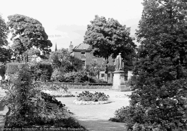 Photo of Ripon, Spa Gardens c.1950