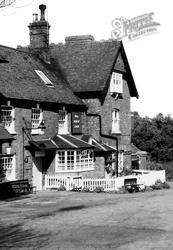 The New Inn c.1965, Road Weedon