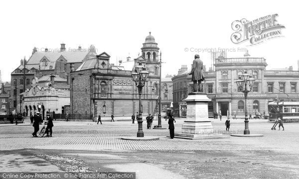 Photo of Rochdale, Town Hall Square 1913