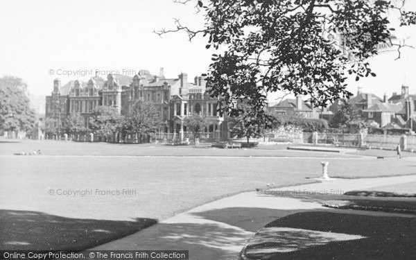 Photo of Rochester, Castle, The Grounds c.1960