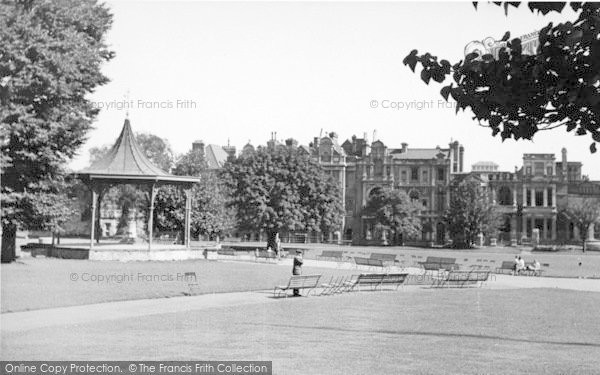 Photo of Rochester, Castle, The Grounds c.1960