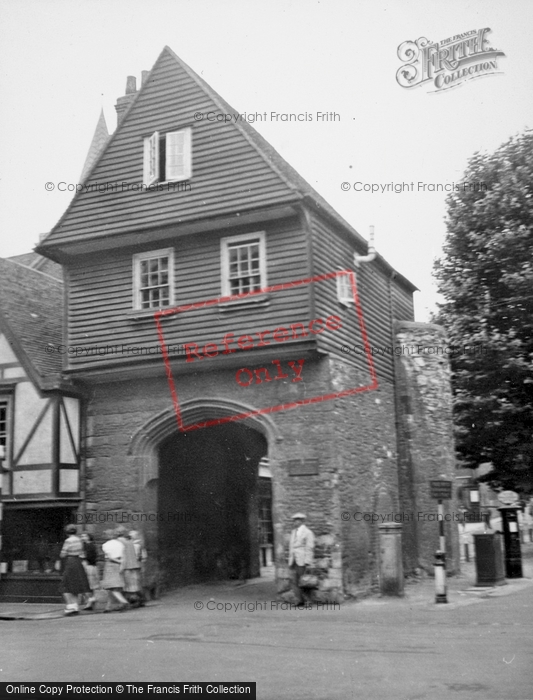 Photo of Rochester, College Gate c.1950