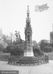 Cross By The Castle 1906, Rochester