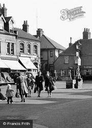 The Public In Market Square 1948, Rochford