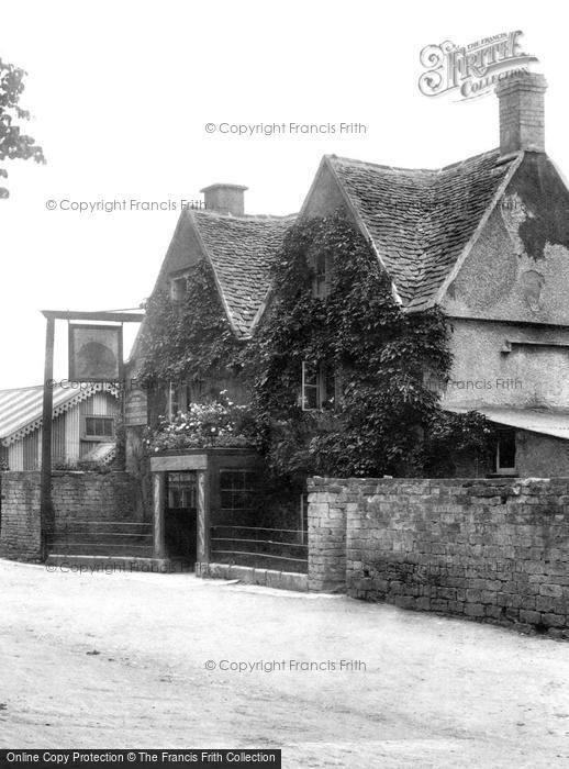 Photo of Rodborough, The Bear Inn 1910