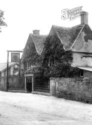 The Bear Inn 1910, Rodborough