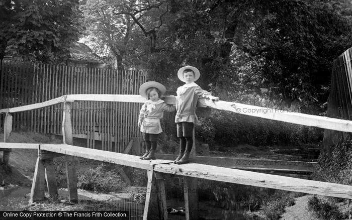 Photo of Romford, Children On The Footbridge 1908