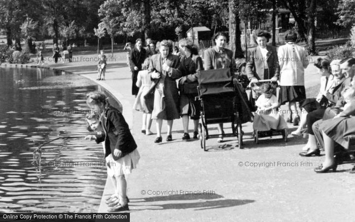 Photo of Romford, People In Raphael Park c.1950