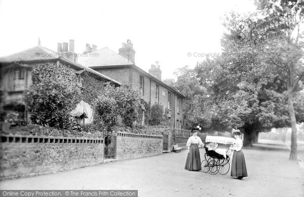 Photo of Romford, Quaint Cottages On High Road 1908