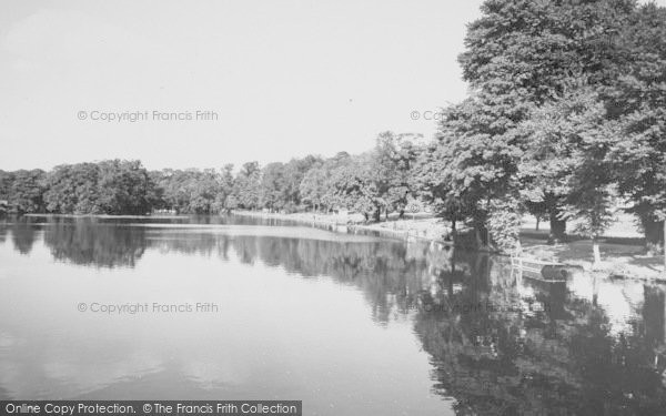 Photo of Romford, Rapahel Park Lake c.1950