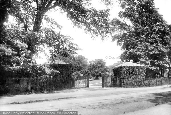Photo of Romford, The Entrance To Raphael Park 1908
