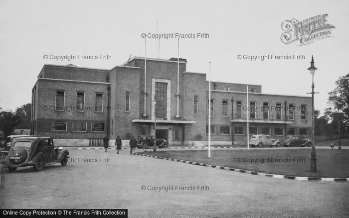 Photo of Romford, The Town Hall c.1950