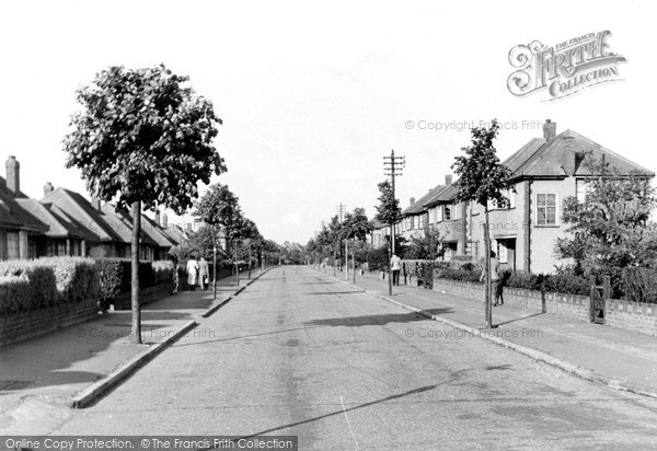 Photo of Romford, Warren Drive, Elm Park c.1950