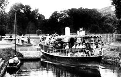 Pleasure Boat 1909, Romney Lock