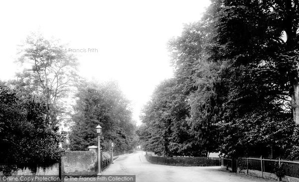 Photo of Romsey, Abbey Walk 1904