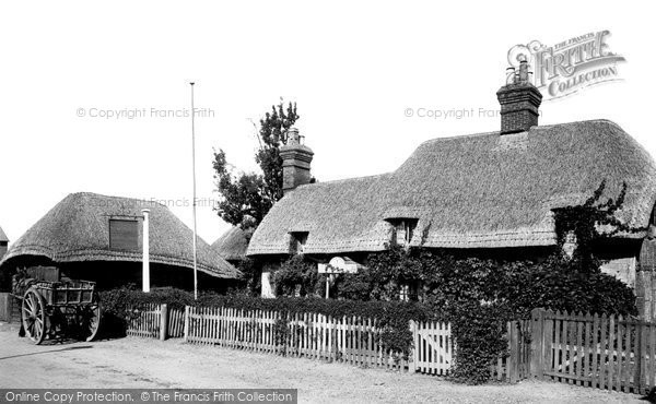 Photo of Romsey, The Old Thatched Cottage 1911