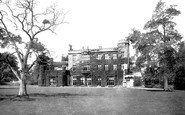 Rood Ashton, House 1900
