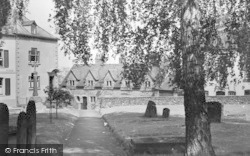 Churchyard, Rudhall Almshouses 1938, Ross-on-Wye